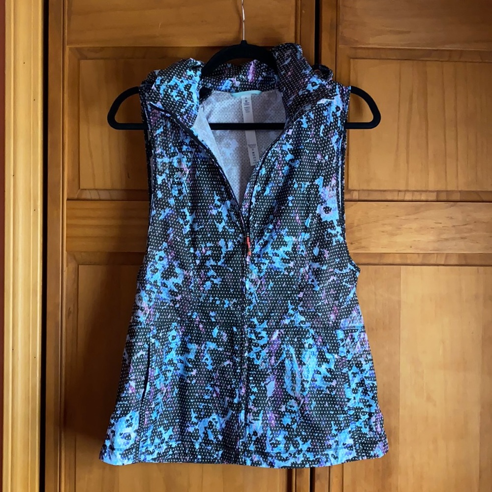 Lululemon lightweight hooded vest